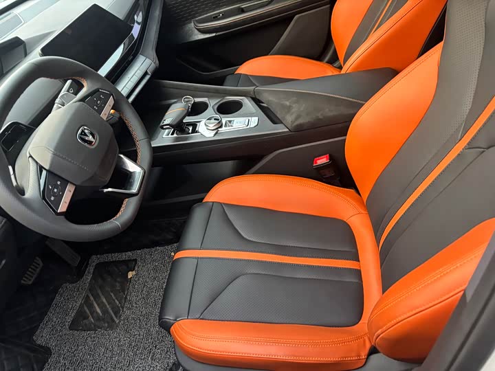 Фото 4 - Changan UNI-V