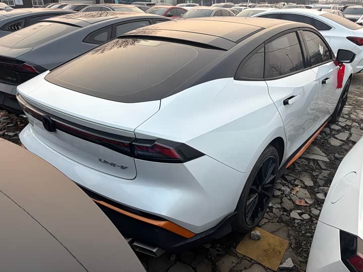 Фото 7 - Changan UNI-V