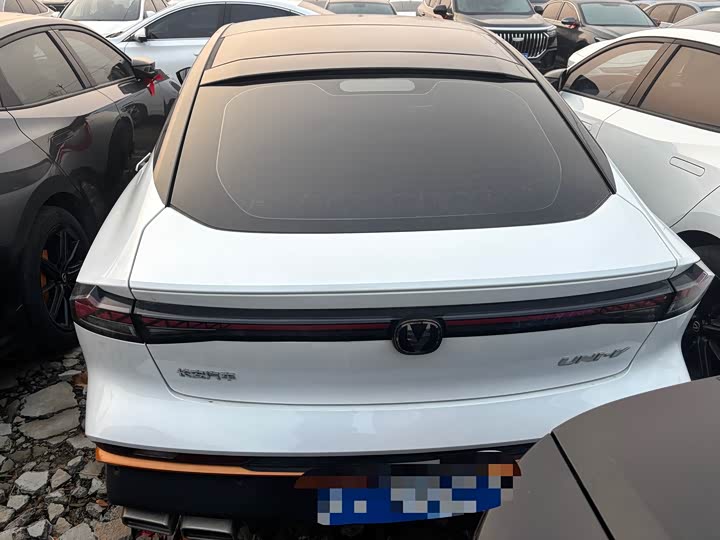 Фото 8 - Changan UNI-V