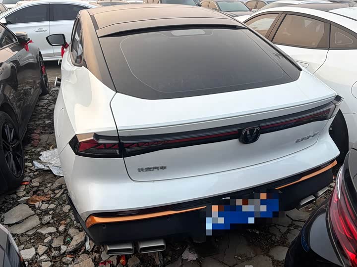 Фото 9 - Changan UNI-V