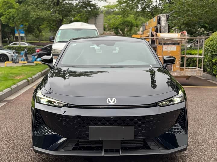 Фото 2 - Changan UNI-V