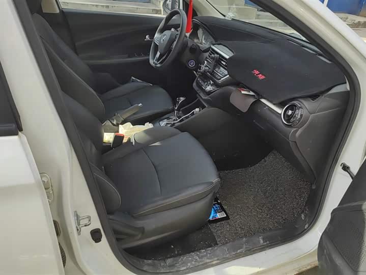 Фото 8 - Changan Alsvin