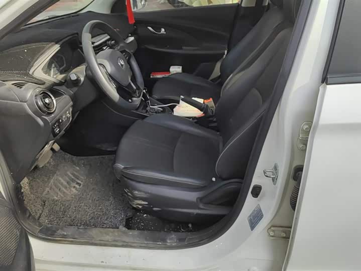 Фото 9 - Changan Alsvin