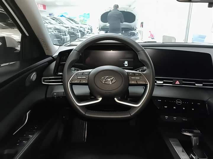 Фото 11 - Hyundai Elantra N line