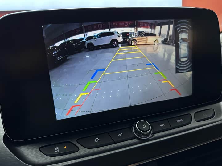 Фото 14 - Buick GL8 ES