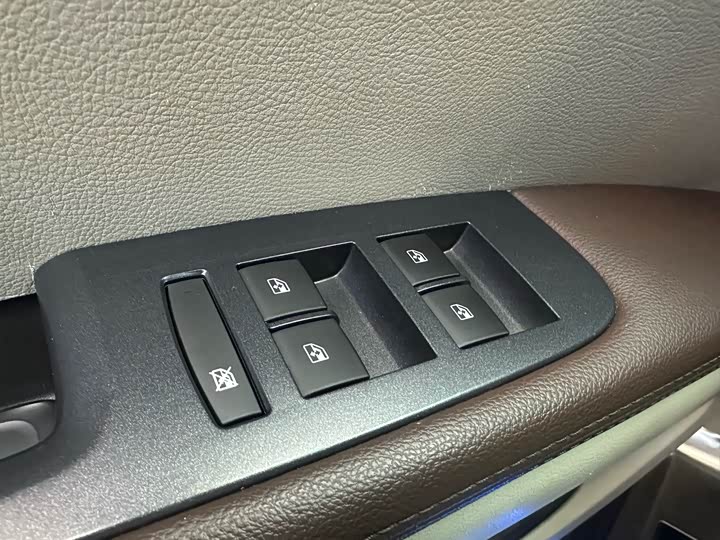 Фото 18 - Buick GL8 ES