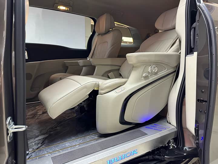 Фото 8 - Buick GL8 ES