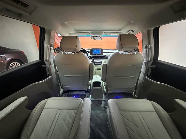 Фото 9 - Buick GL8 ES