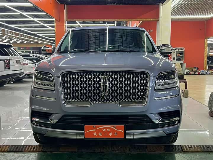 Фото 2 - Lincoln Navigator
