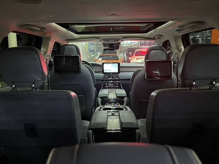 Фото 5 - Lincoln Navigator