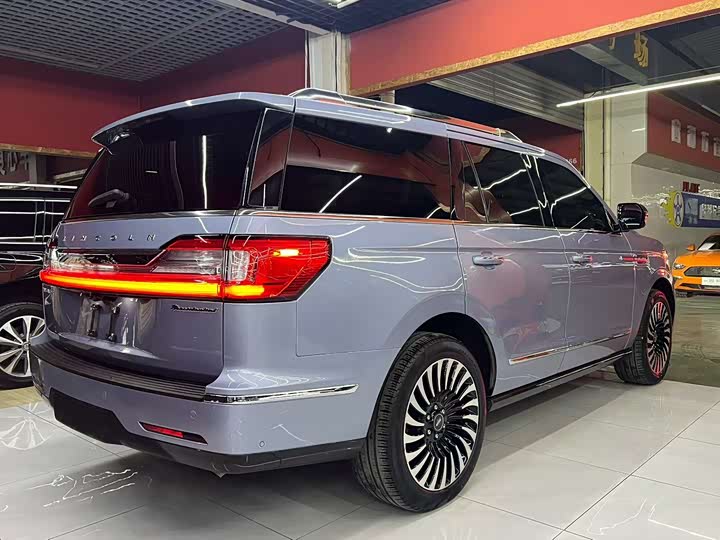 Фото 9 - Lincoln Navigator