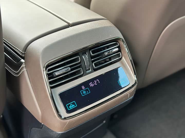 Фото 15 - BYD Han