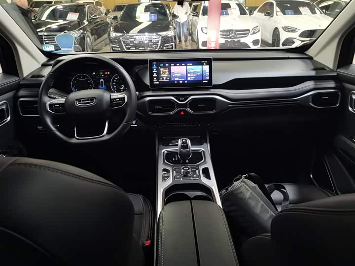 Фото 10 - Geely Okavango