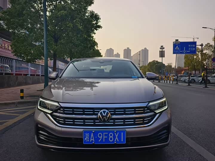 Фото 2 - Volkswagen Sagitar L