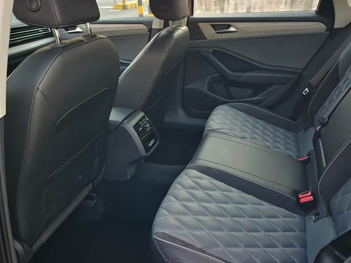 Фото 6 - Volkswagen Sagitar L