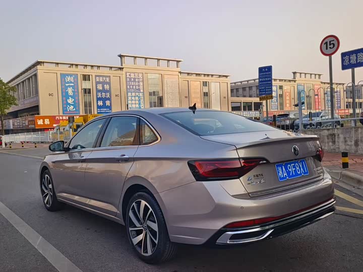 Фото 9 - Volkswagen Sagitar L