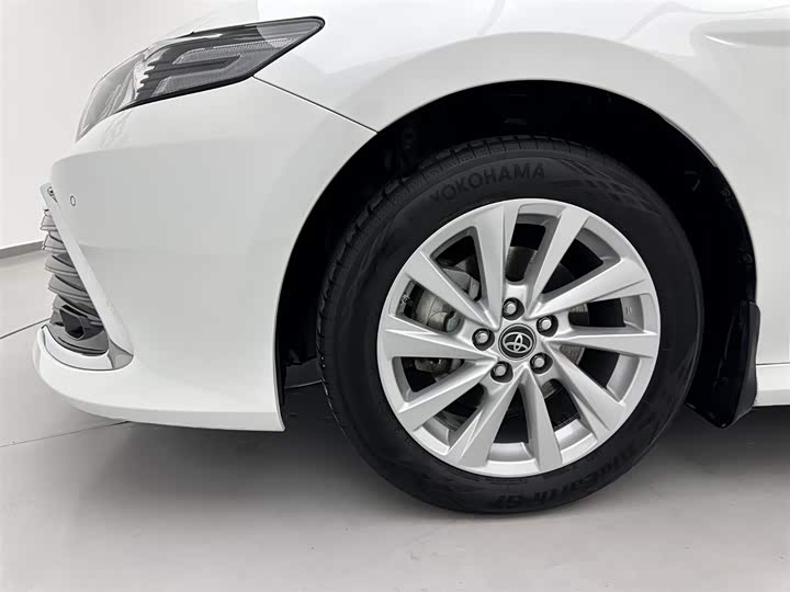 Фото 29 - Toyota Camry