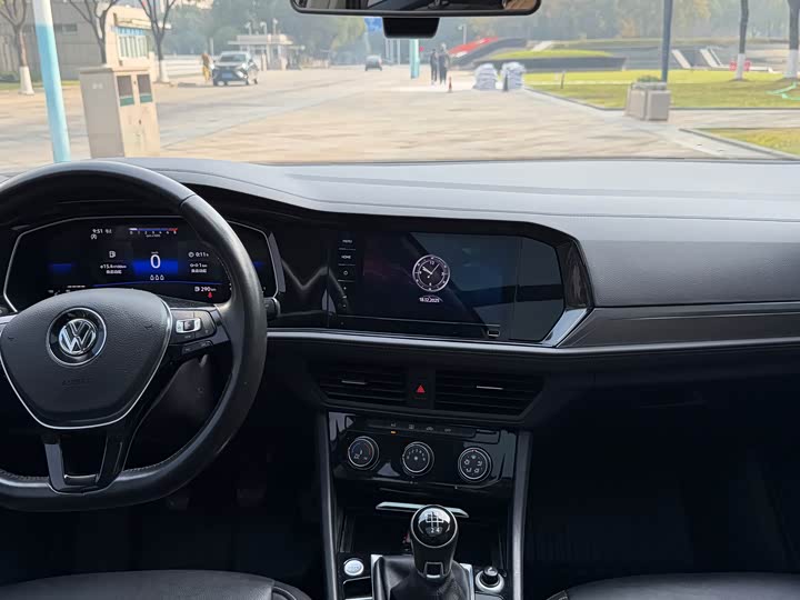 Фото 12 - Volkswagen Sagitar L