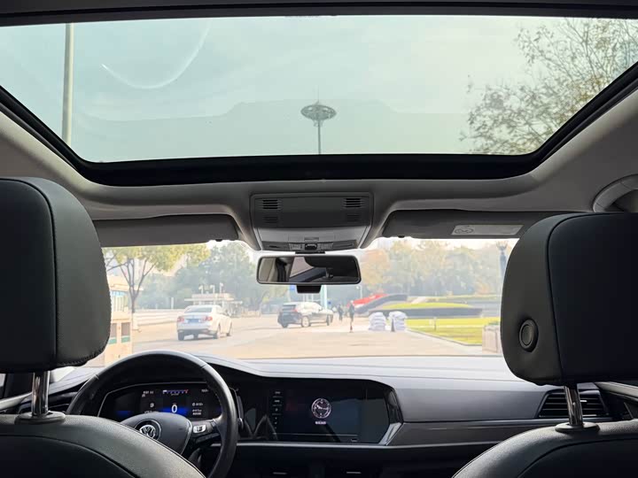 Фото 16 - Volkswagen Sagitar L