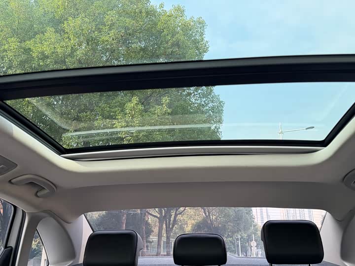 Фото 18 - Volkswagen Sagitar L