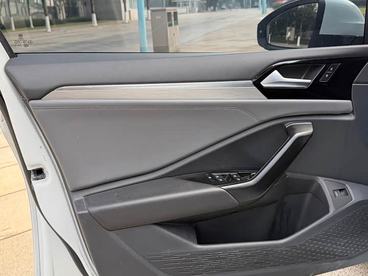 Фото 20 - Volkswagen Sagitar L