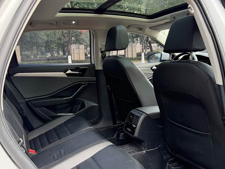 Фото 21 - Volkswagen Sagitar L