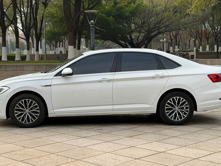 Фото 4 - Volkswagen Sagitar L