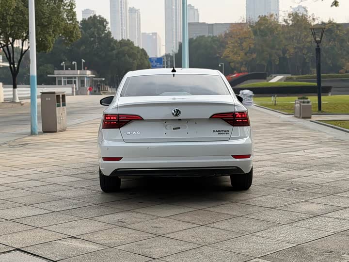 Фото 6 - Volkswagen Sagitar L