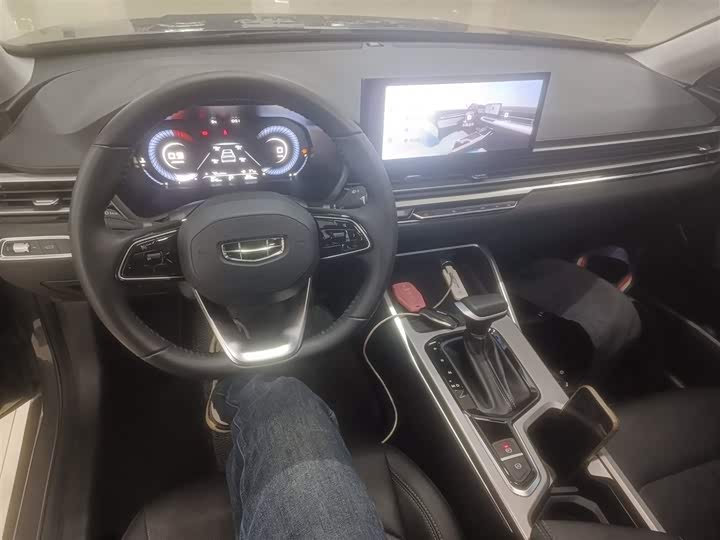 Фото 10 - Geely Emgrand