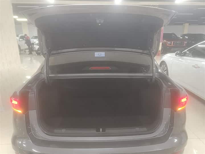 Фото 19 - Geely Emgrand