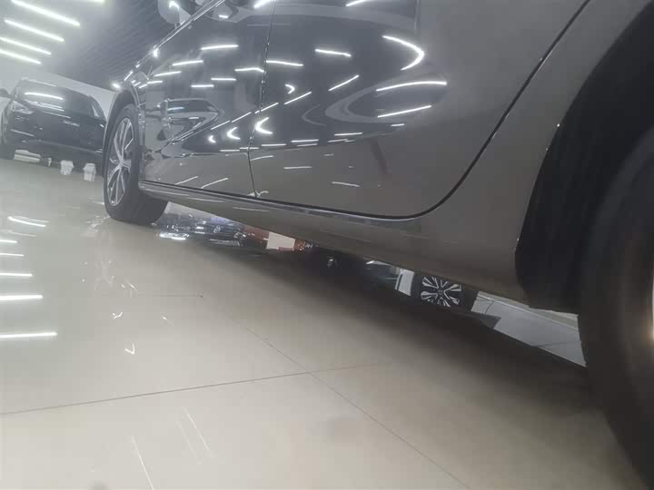 Фото 22 - Geely Emgrand