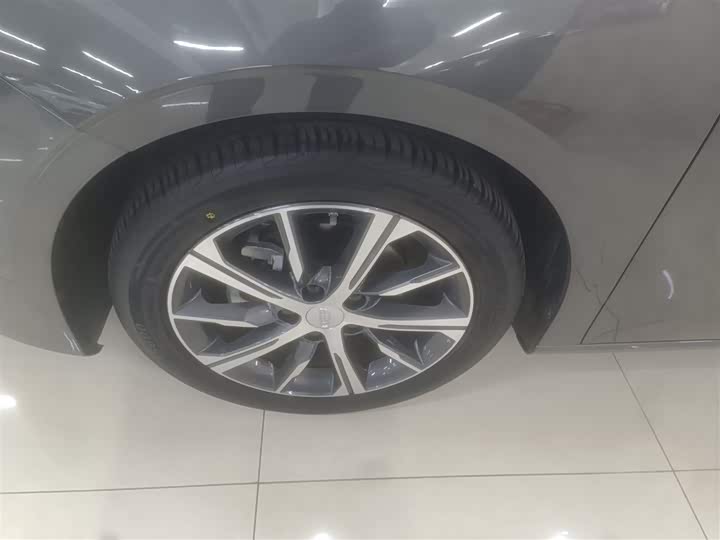 Фото 23 - Geely Emgrand