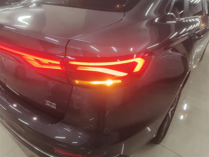 Фото 8 - Geely Emgrand