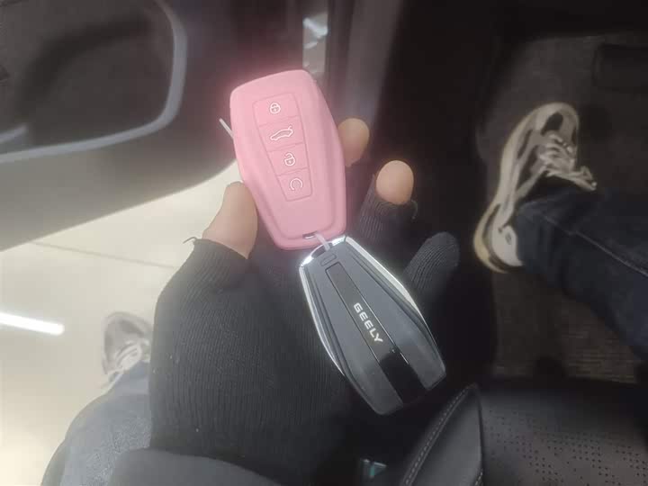 Фото 9 - Geely Emgrand