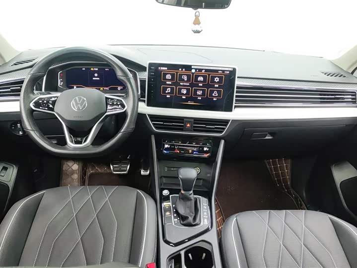 Фото 12 - Volkswagen Tiguan L Pro