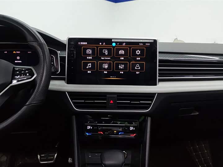 Фото 13 - Volkswagen Tiguan L Pro