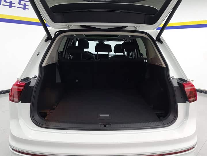 Фото 4 - Volkswagen Tiguan L Pro