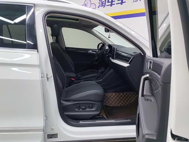 Фото 8 - Volkswagen Tiguan L Pro