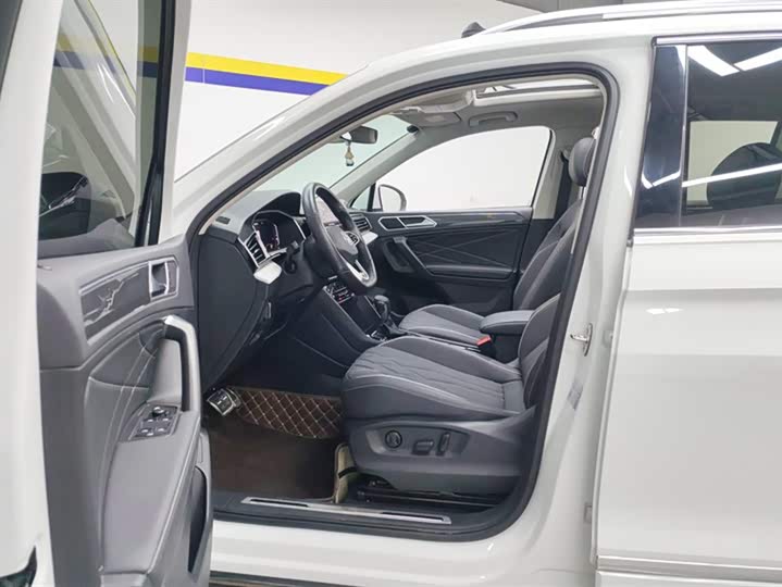 Фото 9 - Volkswagen Tiguan L Pro