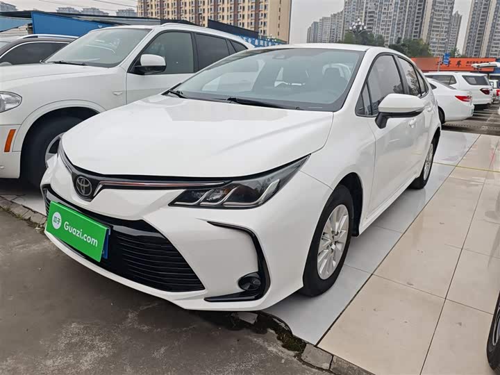 Фото 2 - Toyota Corolla