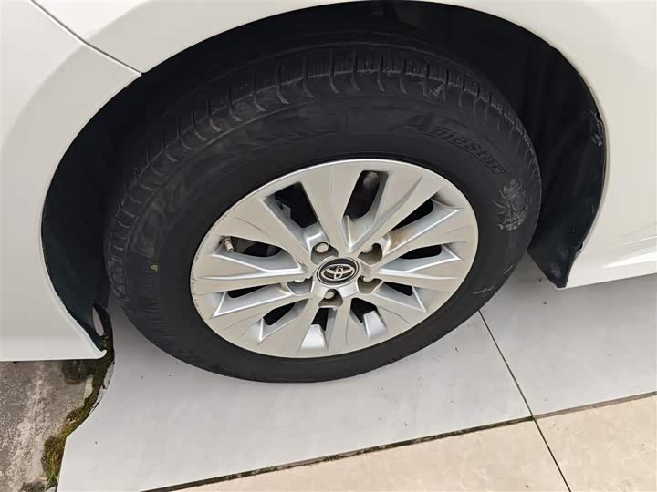 Фото 23 - Toyota Corolla