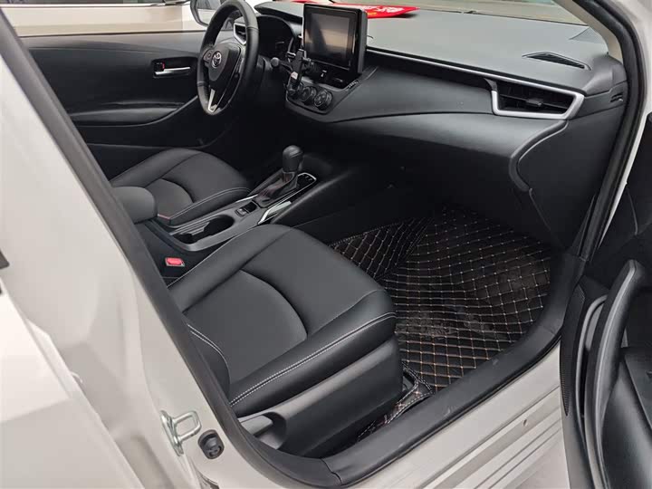 Фото 25 - Toyota Corolla