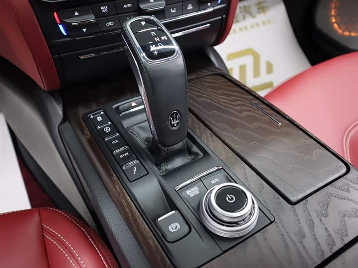 Фото 14 - Maserati Quattroporte