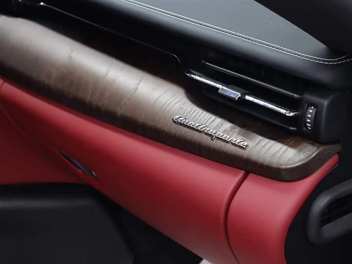 Фото 17 - Maserati Quattroporte