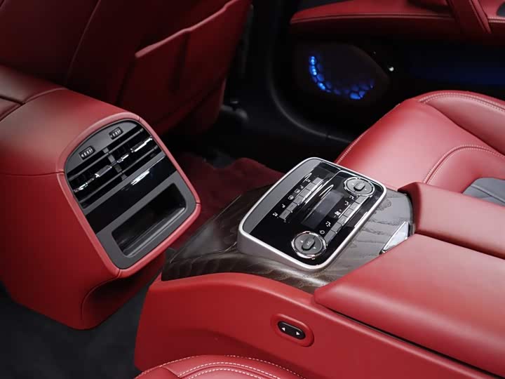 Фото 19 - Maserati Quattroporte