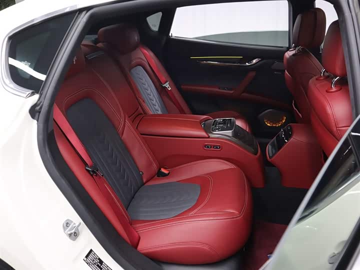 Фото 21 - Maserati Quattroporte