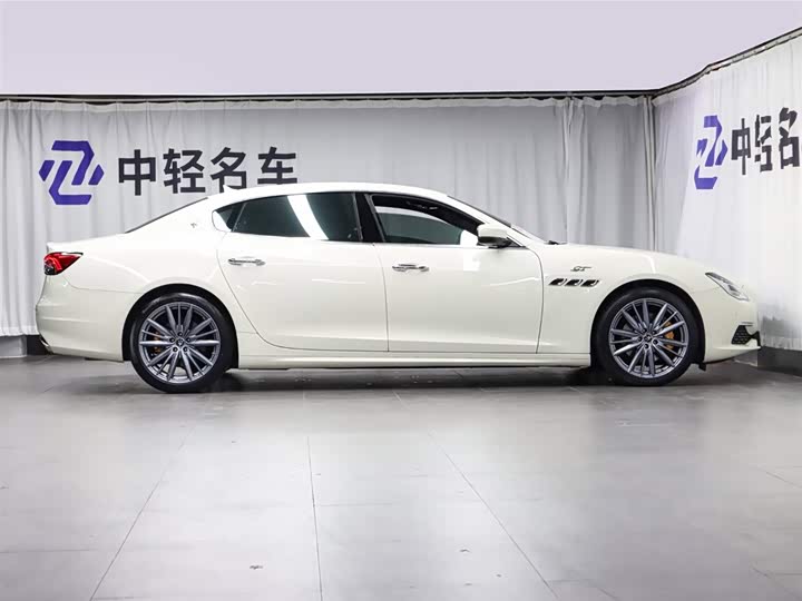 Фото 3 - Maserati Quattroporte