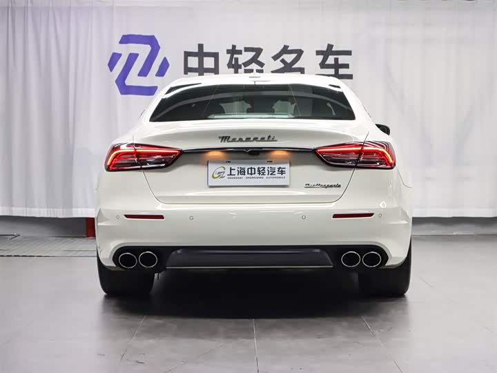 Фото 4 - Maserati Quattroporte