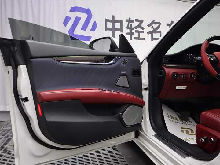 Фото 7 - Maserati Quattroporte