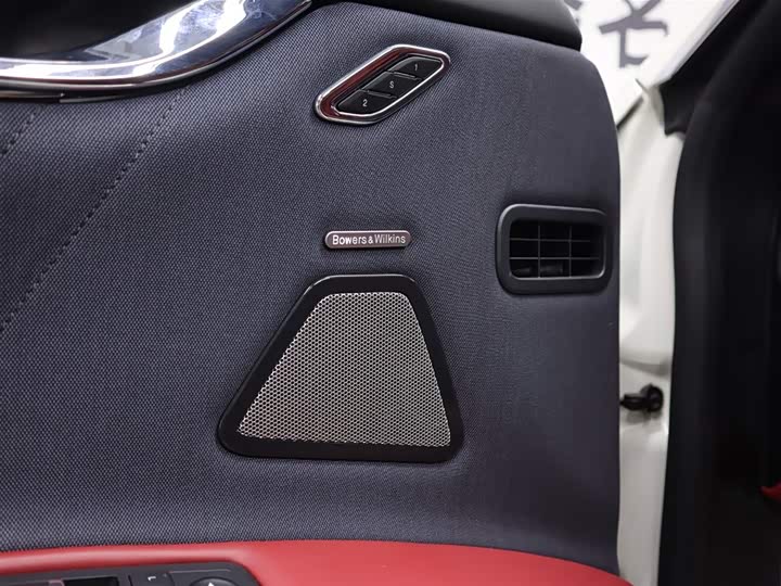 Фото 8 - Maserati Quattroporte